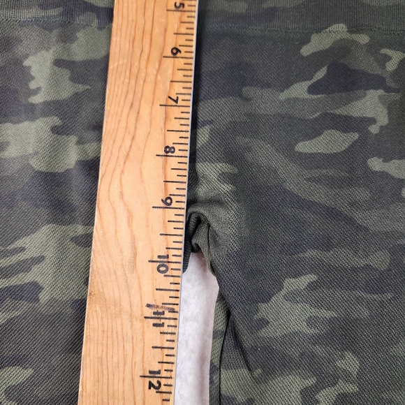 Spanx Womens Size Medium Green Camo Nylon/Spandex Shapewear Stretch Leggings - Picture 3 of 7